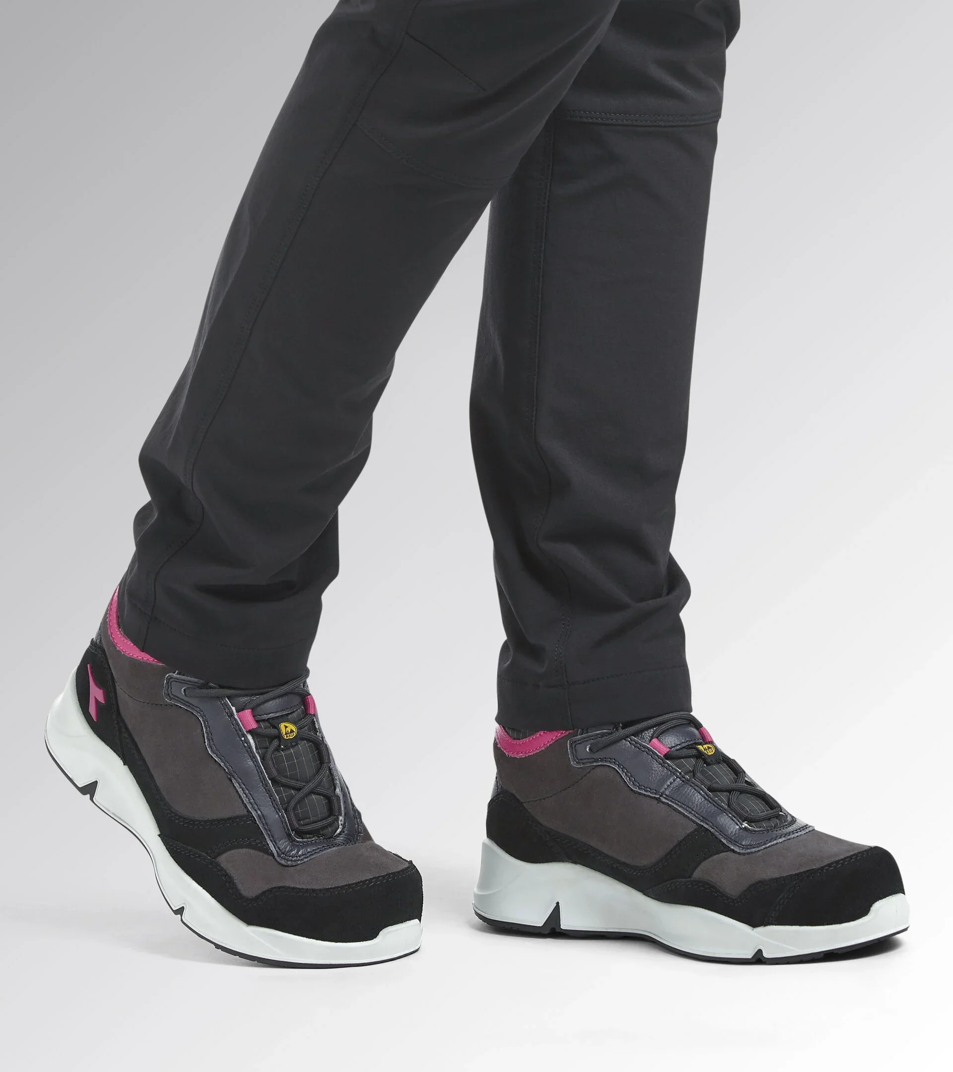 Chaussures de sécurité hautes Femme AHTENA S3L FO SR ESD - Gris/Rose image